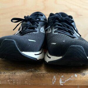 Brooks Running Shoes Size 11.5